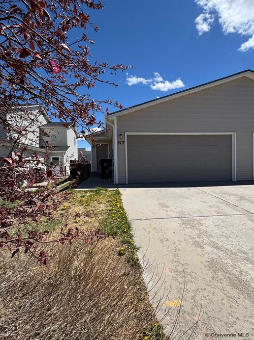 317 Hunters Way, Cheyenne, WY, 82007 | Card Image