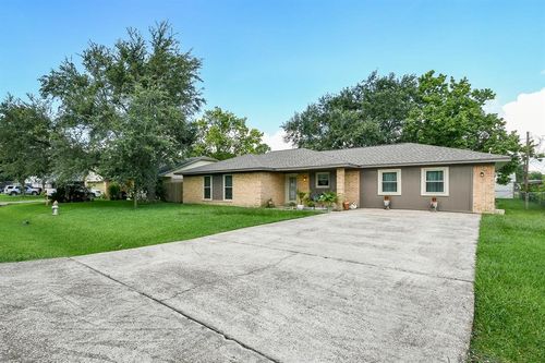 602 Sharondoah Dr, Highlands, TX, 77562-4067 | Card Image