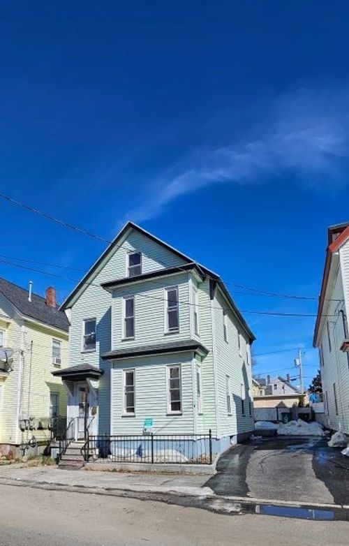 158 Concord St, Lowell, MA, 01852-2705 | Card Image