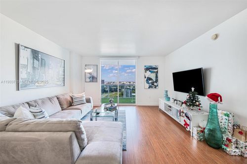 apt-3206-1800 N Bayshore Dr, Miami, FL, 33132-3232 | Card Image