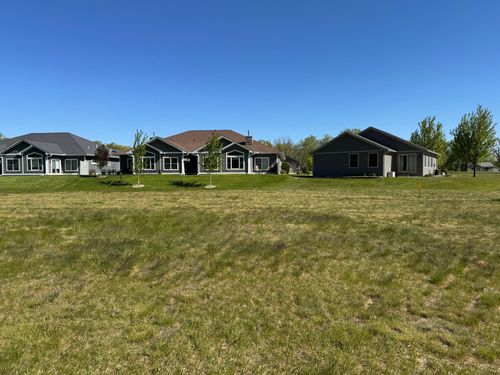 576 Cedar Dr, Lake City, MN, 55041-5003 | Card Image