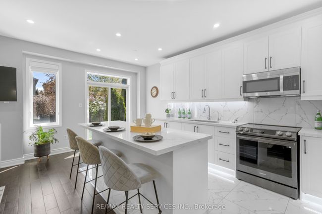 31 Sedgeway Hts, House attached with 3 bedrooms, 4 bathrooms and 3 parking in Vaughan ON | Image 10