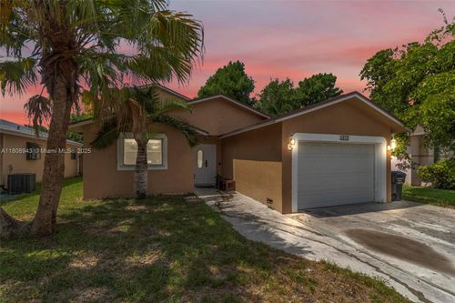 2412 Raleigh St, Hollywood, FL, 33020-1607 | Card Image