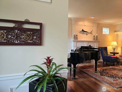 4569 162nd Ln Se, Bellevue, WA, 98006-7122 | Card Image