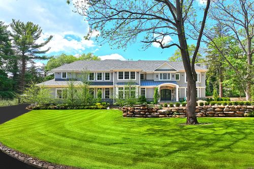3 Woodhollow Ln, Glen Head, NY, 11545-2522 | Card Image
