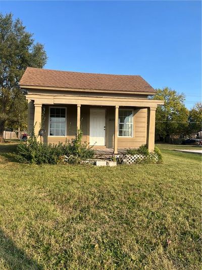 View of front of property with a front yard | Image 2