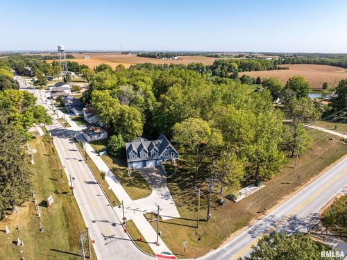 102 E Grove Rd, Long Grove, IA, 52756-9562 | Card Image