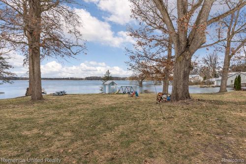 1491 Division Dr, Hartland, MI, 48353-3303 | Card Image