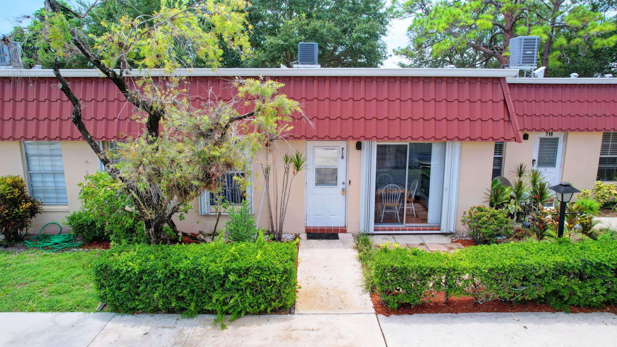 Nantucket Cir, Lake Worth, FL 33467