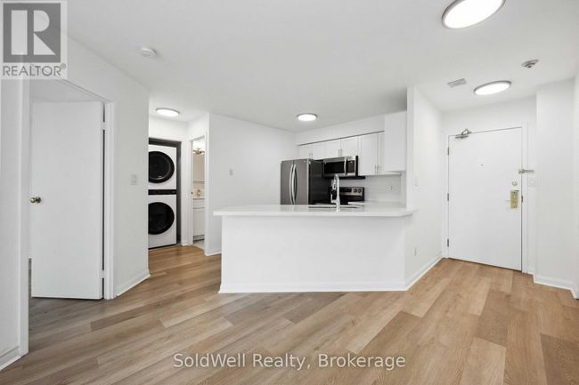 1802 - 25 Grenville St, Condo with 2 bedrooms, 1 bathrooms and null parking in Toronto ON | Image 13