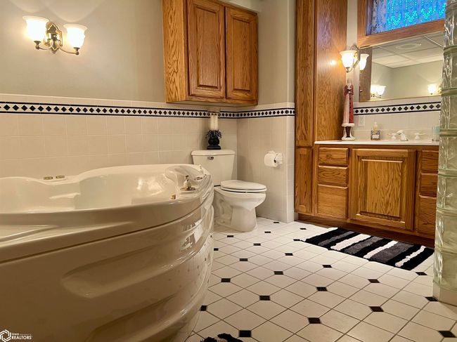 1010 Center St, House other with 4 bedrooms, 3 bathrooms and null parking in Manning IA | Image 52