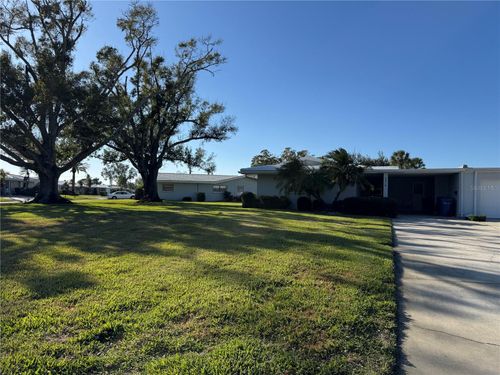 823-3318 Village Green Drive, SARASOTA, FL, 34239 | Card Image