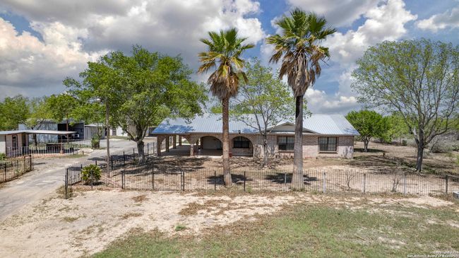 1390 Windmill Rd, House other with 2 bedrooms, 2 bathrooms and null parking in Uvalde TX | Image 46