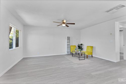 131 Oak St, Taft, CA, 93268-3911 | Card Image