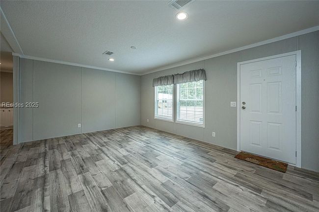 Photo is of similar model | Image 4