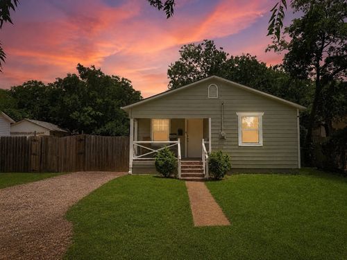 814 Avenue C, Duncanville, TX, 75137-2302 | Card Image