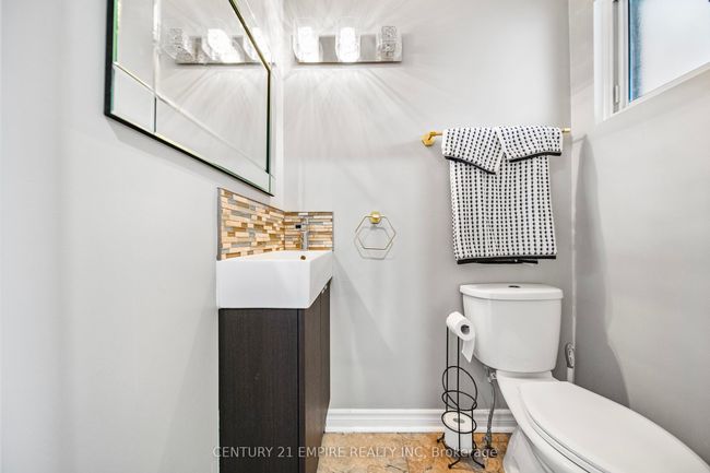 146 Baronwood Crt, Condo with 4 bedrooms, 2 bathrooms and 1 parking in Brampton ON | Image 7