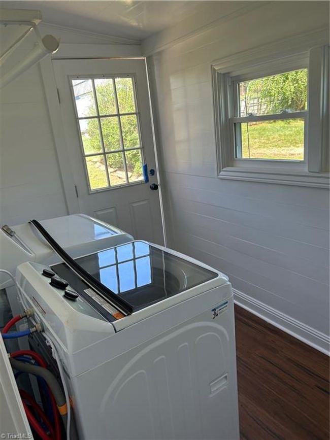 laundry appliances convey | Image 18