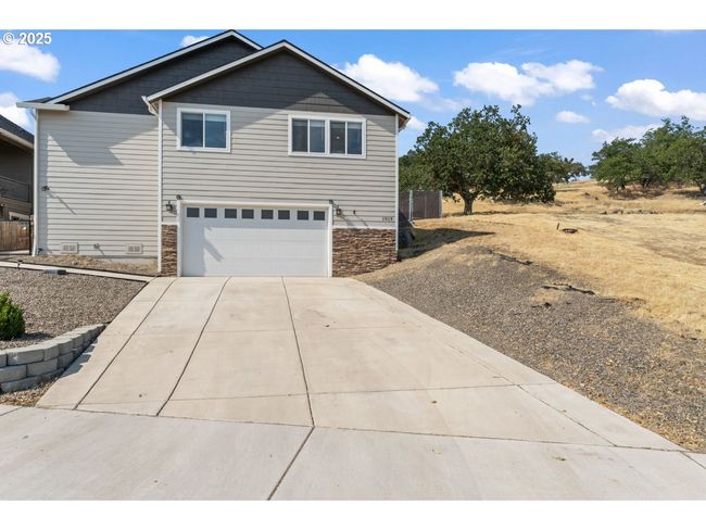 1019 Azure Way, House other with 3 bedrooms, 2 bathrooms and 2 parking in Eagle Point OR | Image 10