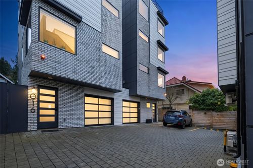 4018 Beach Dr Sw, Seattle, WA, 98116-3524 | Card Image