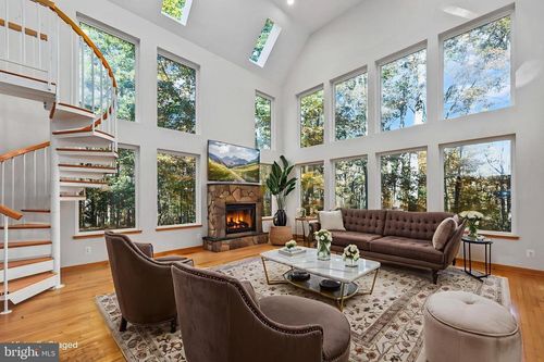 10450 Hunter View Rd, VIENNA, VA, 22181-2818 | Card Image