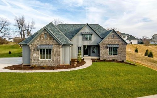 5077 Oak Ridge Ct, Bettendorf, IA, 52722-8259 | Card Image