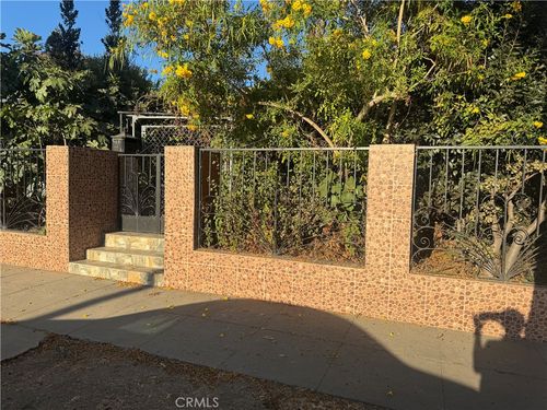 905 S Ross St, Santa Ana, CA, 92701-5544 | Card Image