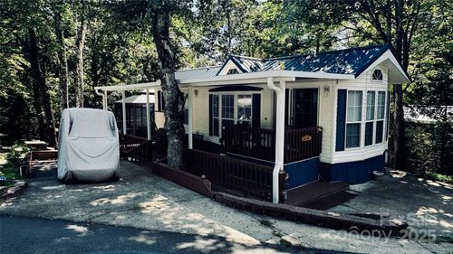 155-189 Laurelwood Ln, Traphill, NC, 28685-8753 | Card Image