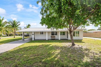 300 Ne 43rd St, House other with 3 bedrooms, 2 bathrooms and null parking in Oakland Park FL | Image 1