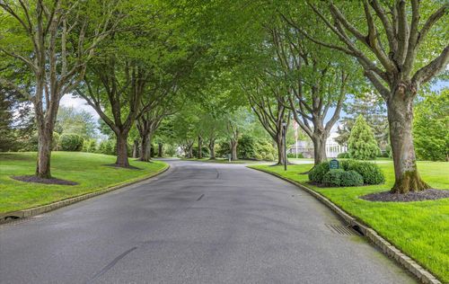 32 Cobblefield Ln, Southampton, NY, 11968-3039 | Card Image