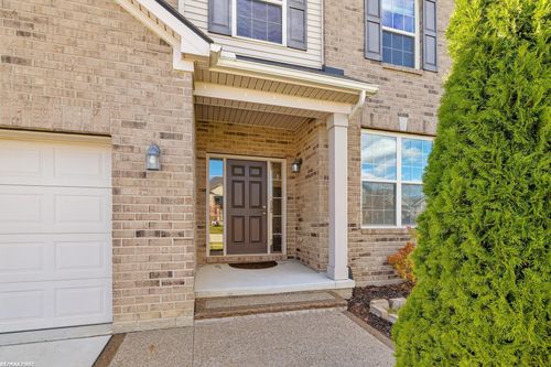 55321 Demaret Dr, Macomb, MI, 48042-1236 | Card Image