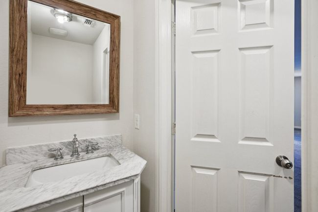 Downstairs 1/2 bath | Image 13