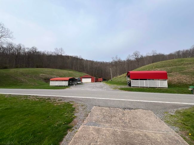 3730 Greenbrier Rd, Home with 3 bedrooms, 1 bathrooms and 3 parking in Salem WV | Image 15
