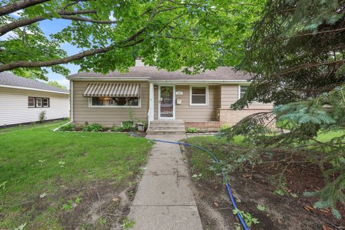 842 28th Ave N, Saint Cloud, MN, 56303-2324 | Card Image