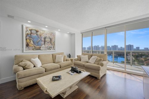 1204-3598 Yacht Club Dr, Aventura, FL, 33180 | Card Image