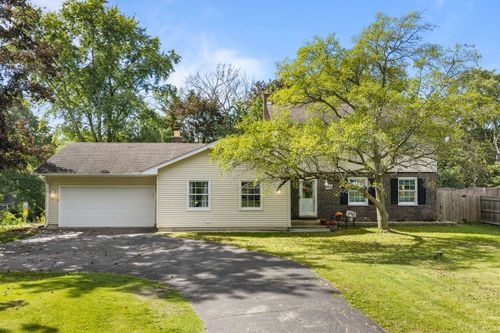 6121 Sands Rd, Crystal Lake, IL, 60014-6560 | Card Image