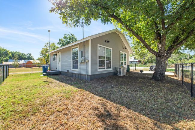 201 E Pollock St, House other with 2 bedrooms, 1 bathrooms and null parking in Rising Star TX | Image 15