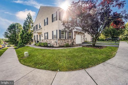 1579 Laura Ln, POTTSTOWN, PA, 19464-1472 | Card Image