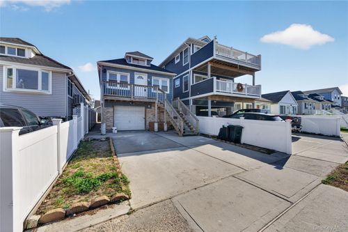 84 Pine St, Long Beach, NY, 11561-2115 | Card Image