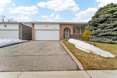 36 Lawnmere Cres, Scarborough, ON, M1S2T3 | Card Image