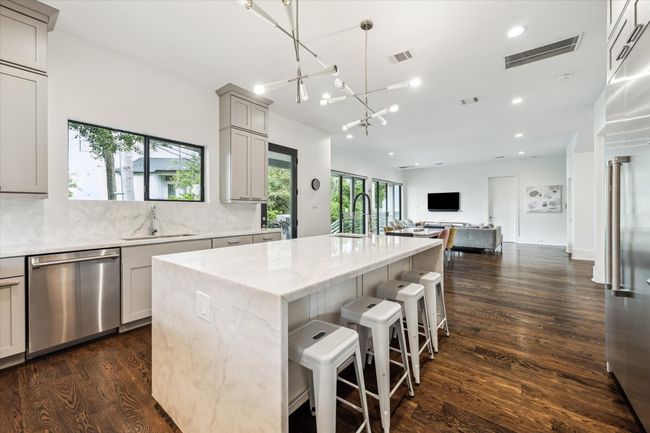 1010 Waltway Dr, House other with 5 bedrooms, 6 bathrooms and 2 parking in Houston TX | Image 22