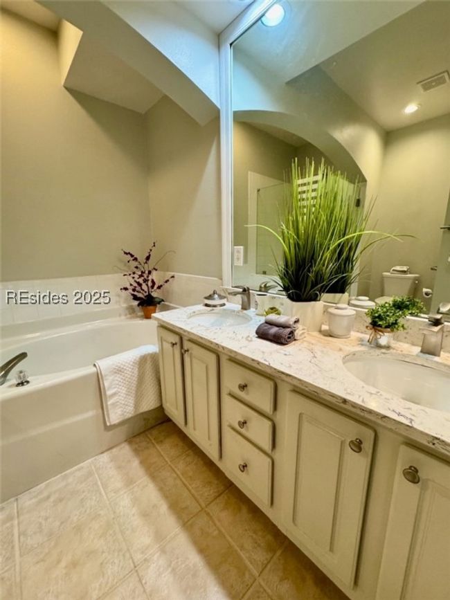 Master Bathroom | Image 22