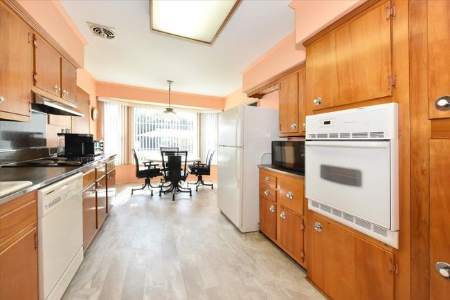 143 Sutton Dr, House other with 3 bedrooms, 2 bathrooms and 2 parking in Plainview NY | Image 10