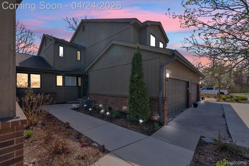 9859 Hawthorne Glen Dr, Grosse Ile, MI, 48138-2142 | Card Image