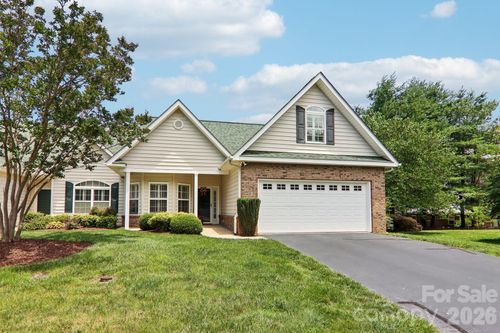 54 Victoria Park Dr, Hendersonville, NC, 28792-6211 | Card Image