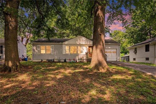 3022 S Norwood Ave, Independence, MO, 64052-3138 | Card Image