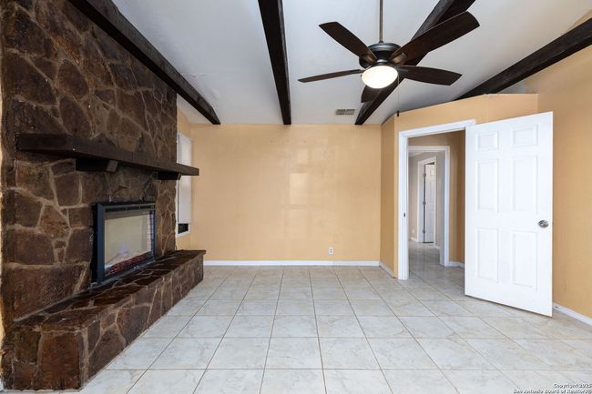 13934 N Interstate 35, House other with 3 bedrooms, 1 bathrooms and null parking in Moore TX | Image 19