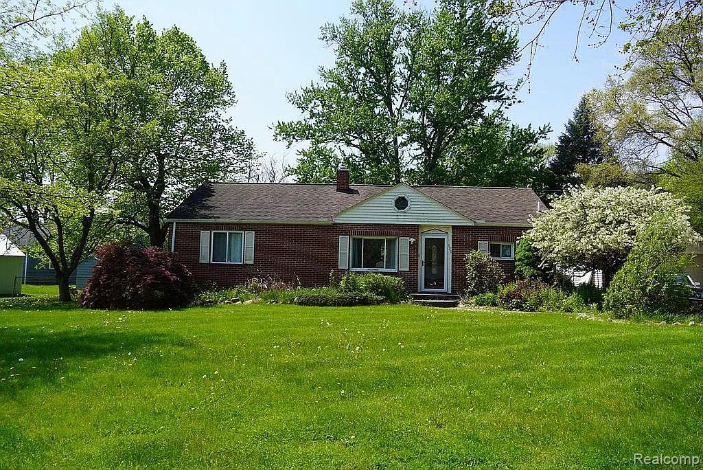 Shadywood Rd, Rochester Hills, MI 48307