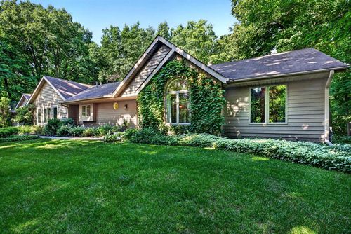 315 Kettle Court, Slinger, WI, 53086 | Card Image