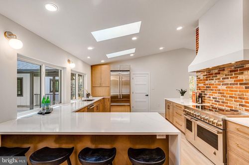 108 Interpromontory Rd, GREAT FALLS, VA, 22066-3217 | Card Image